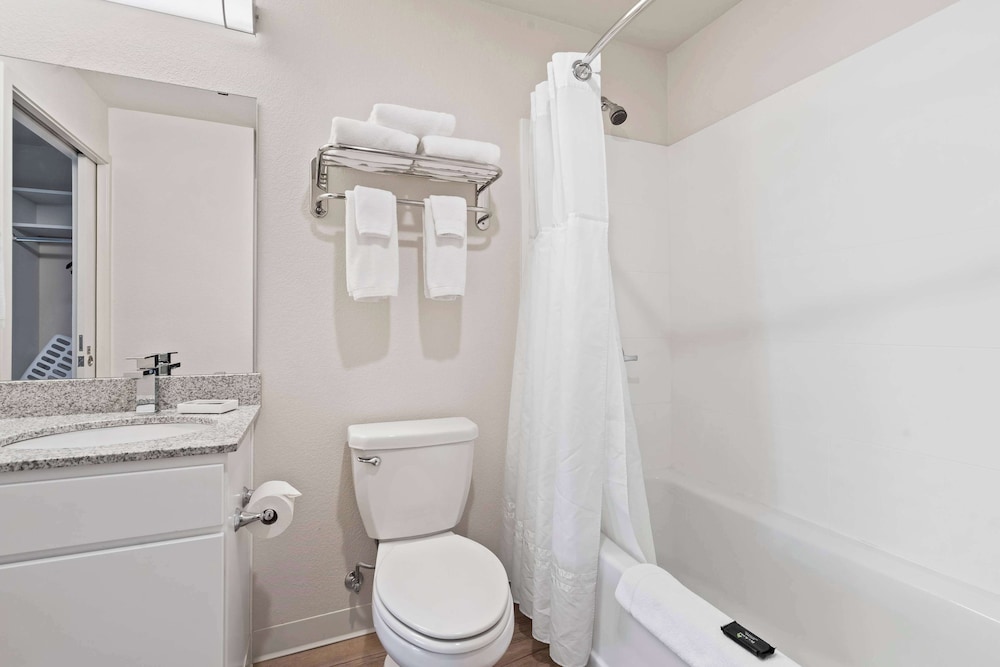 Suite, 2 Bedrooms, Accessible (Hearing) - Photo 18