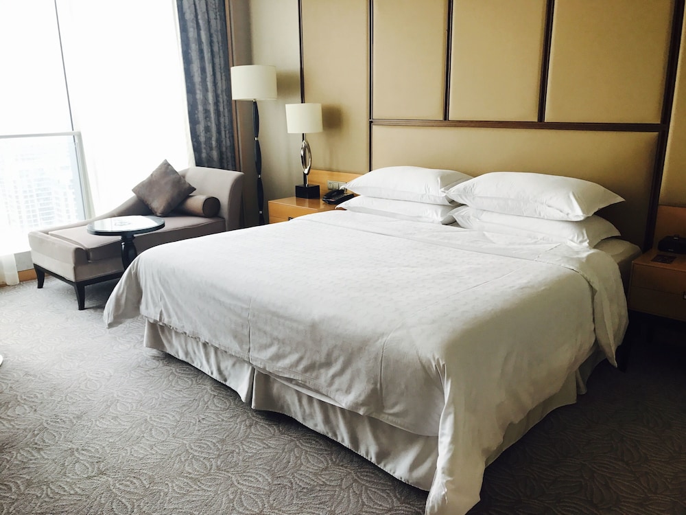 Room, 1 King Bed, City View - Photo 2