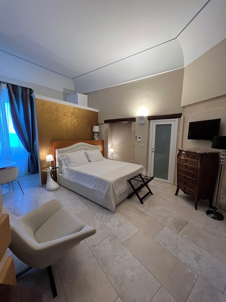 Deluxe Studio Suite, 1 Queen Bed, Sea Facing