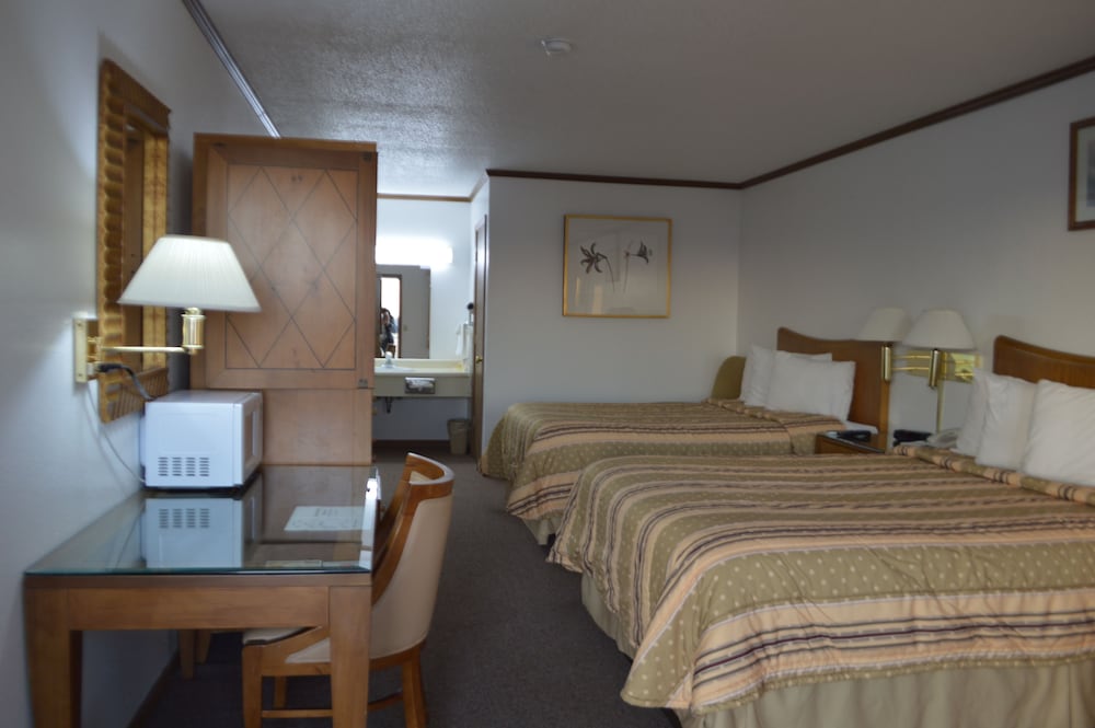 Double Room, 2 Queen Beds, Non Smoking photo 3