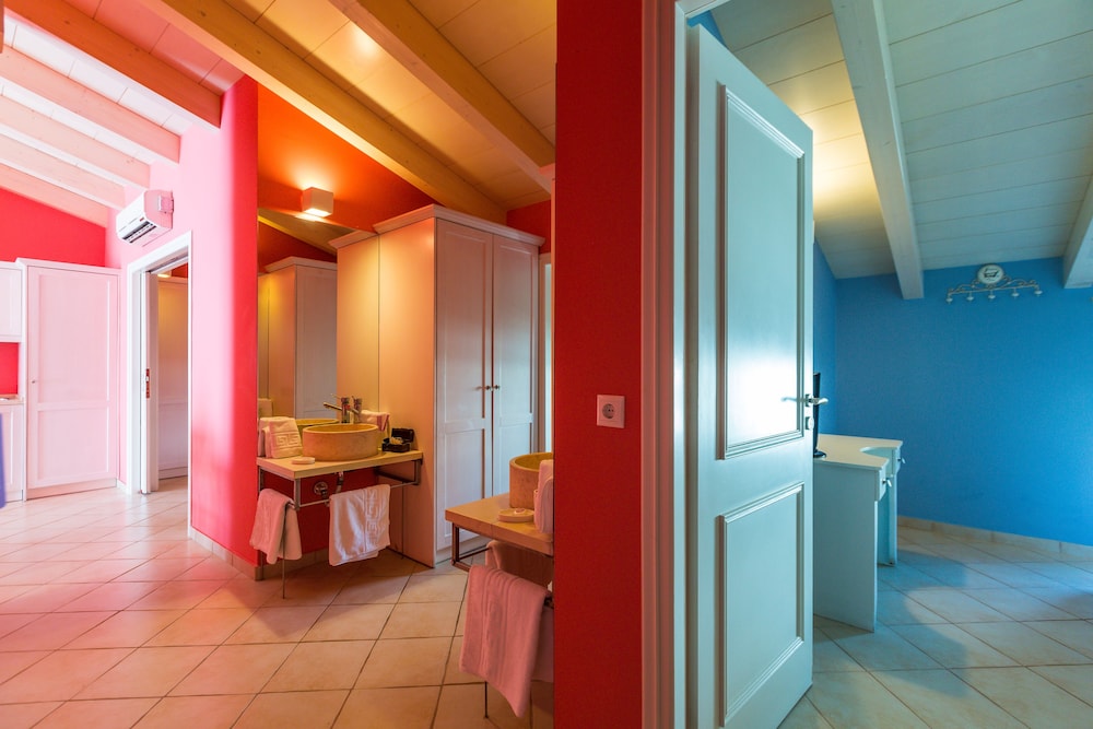 Suite, 2 Bedrooms photo 2