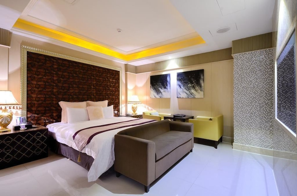Exclusive Double Room, 1 King Bed, Non Smoking, Jetted Tub (Long stay) photo 3