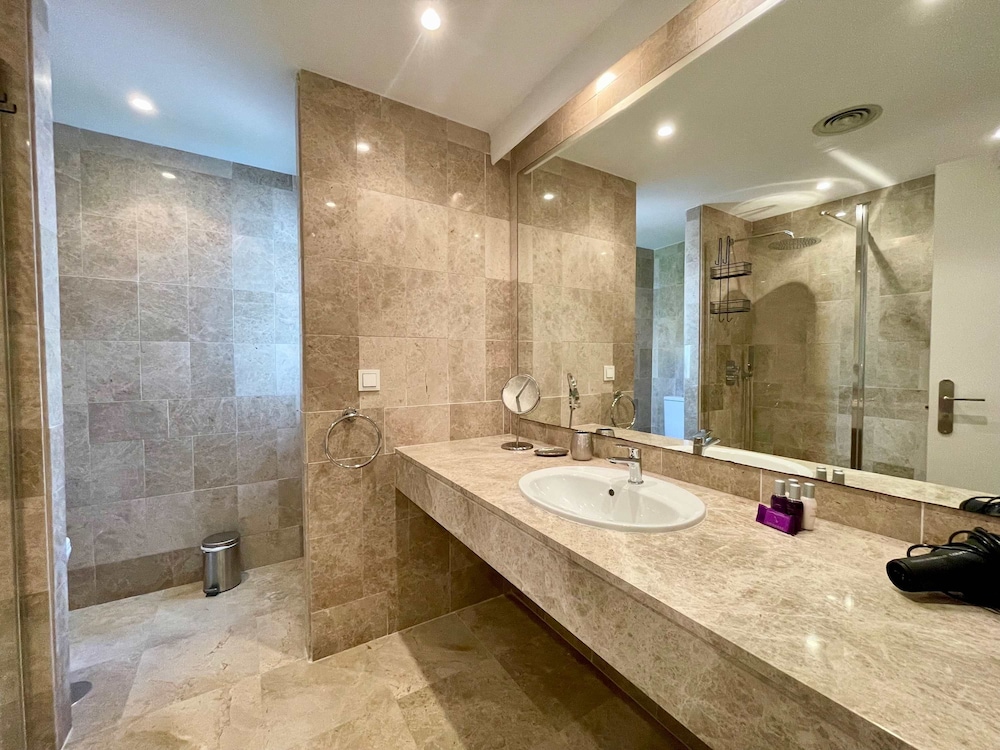 Modern 3 Bedroom Pool Access Apartment F-7, Billede 20