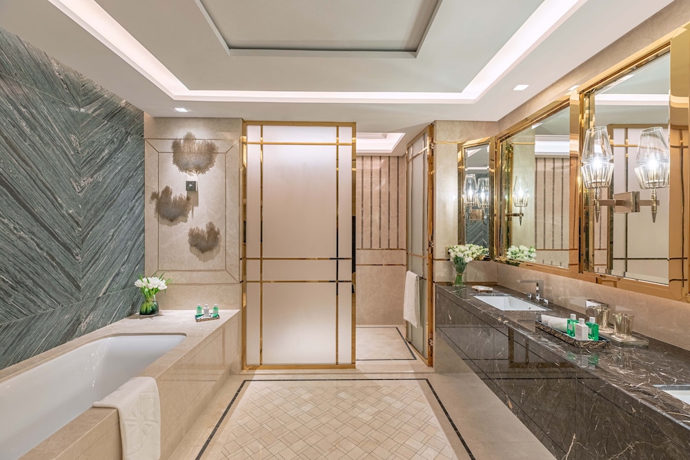 Presidential Suite Four Bedroom Sea View with Club Lounge Access thumbnail 5