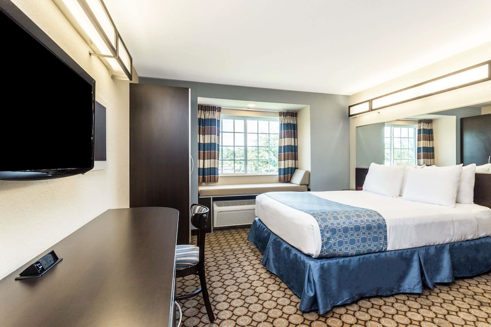Suite, Accessible - Photo 2