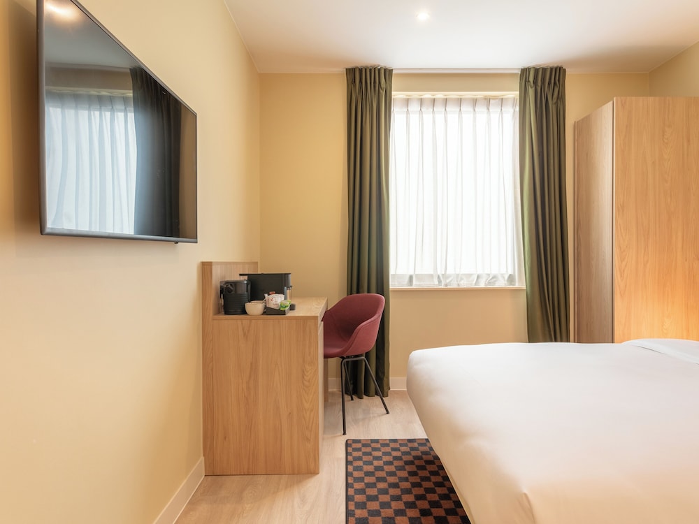 Medium Room - Photo 2