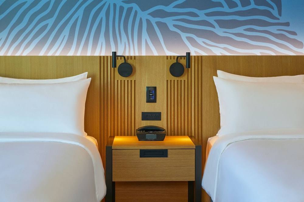 Room, 2 Queen Beds, Ocean View - Photo 4