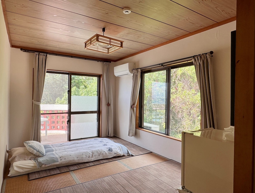 Room 212: Japanese-style Room/Futon with Private Shower & Toilet photo 1