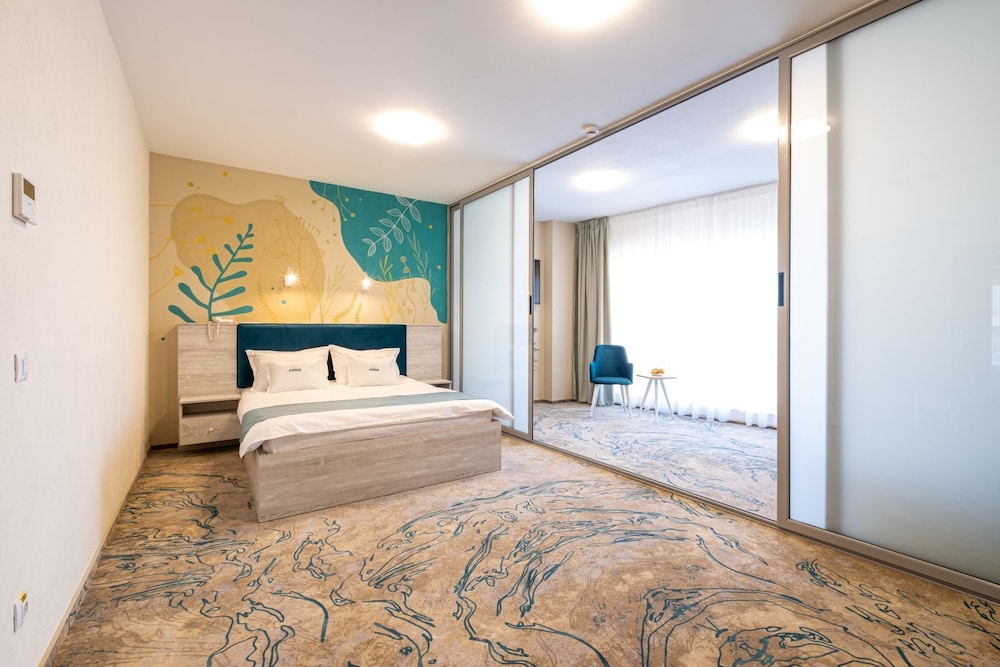 Grand Room, Pool Access