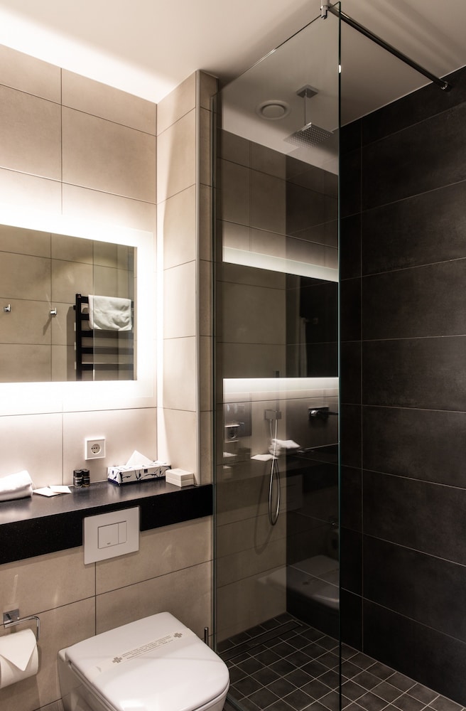 Standard Double or Twin Room - Photo 17