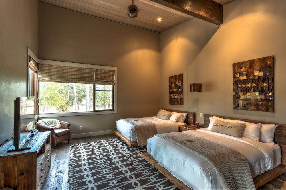 Deluxe Wilderness Suite 2