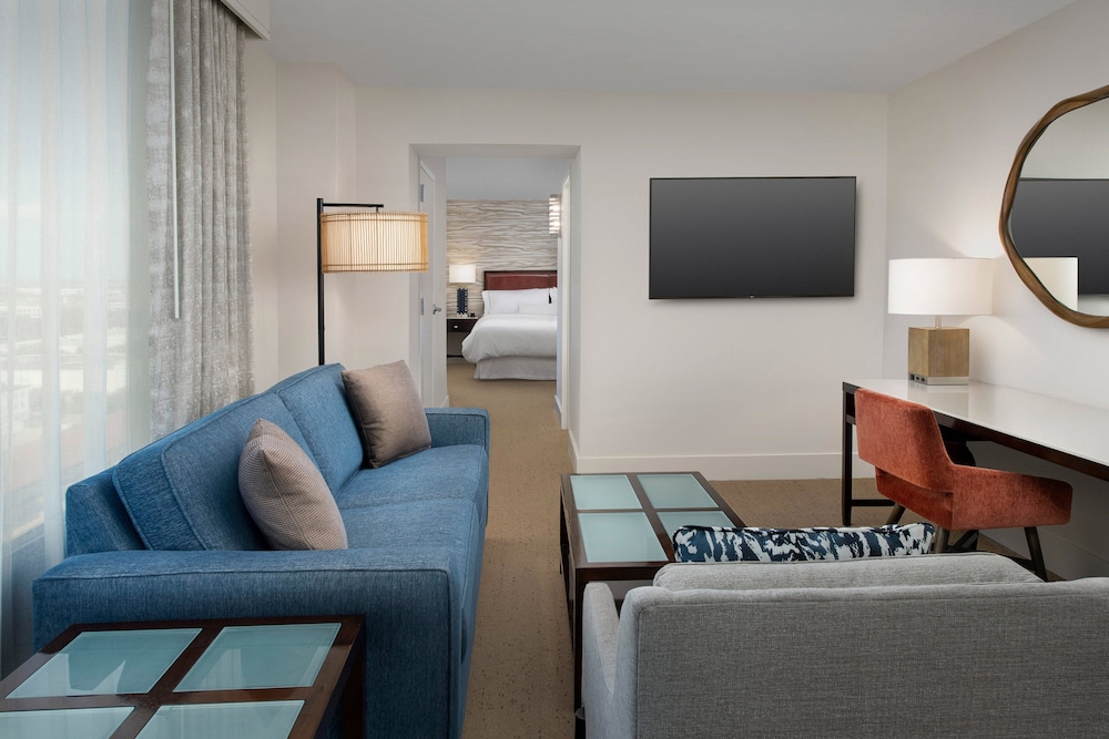 Executive Suite, 1 King Bed with Sofa bed photo 3