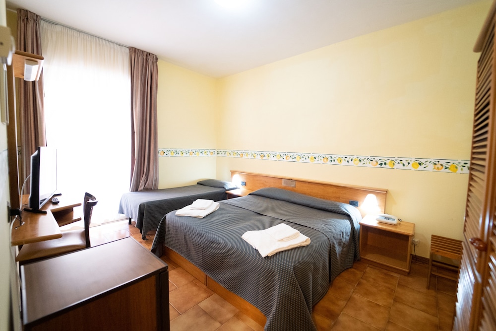 Triple Room - Photo 1