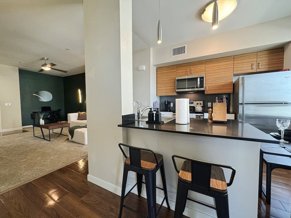 Stylish Retreat W Pool GYM Parking 10min to Cedars, Fotografia 9