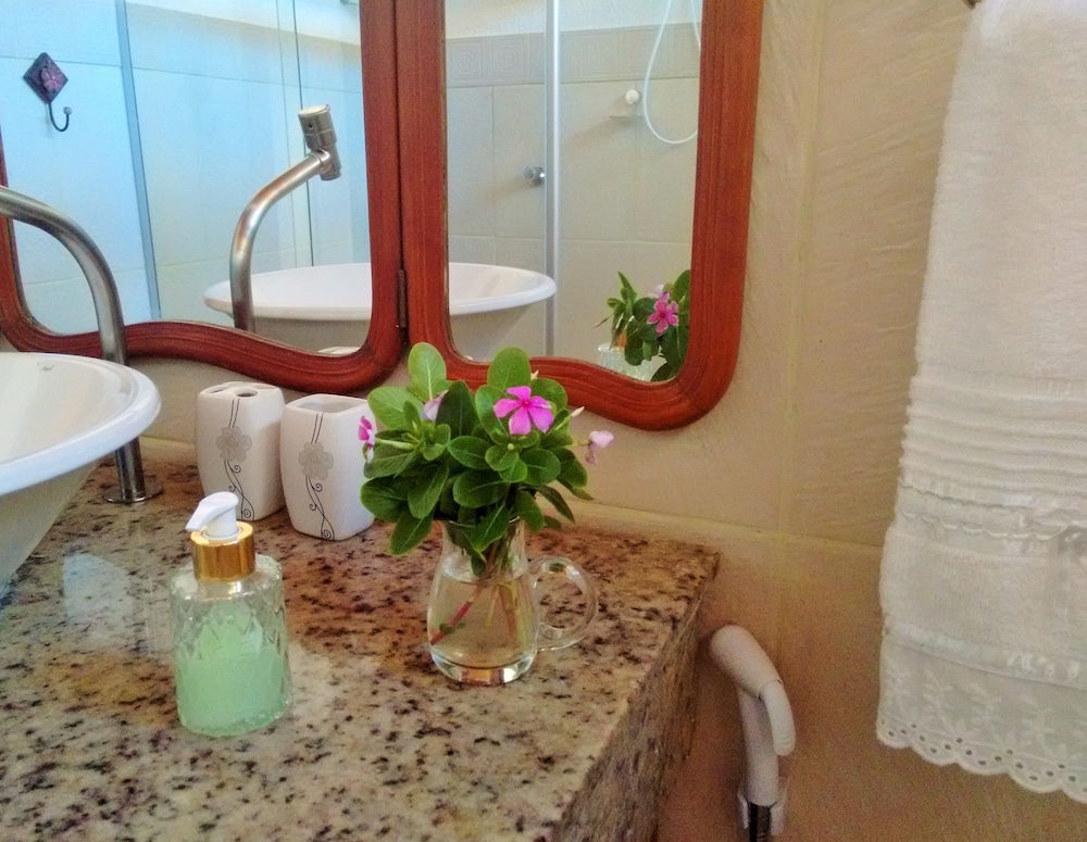 Comfort Suite, 1 Queen Bed, Lanai, Beachside photo 3
