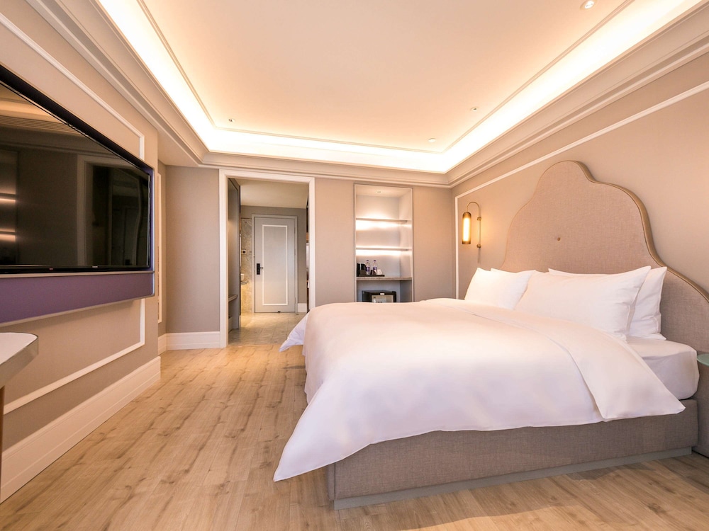 Deluxe Room, 1 King Bed