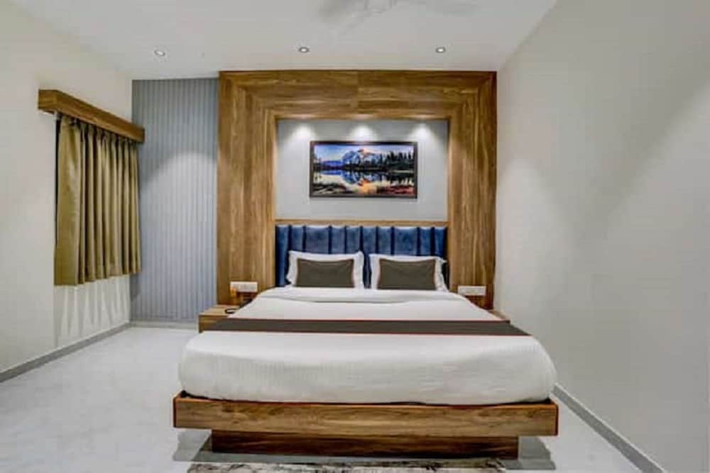 Deluxe Double Room, City View