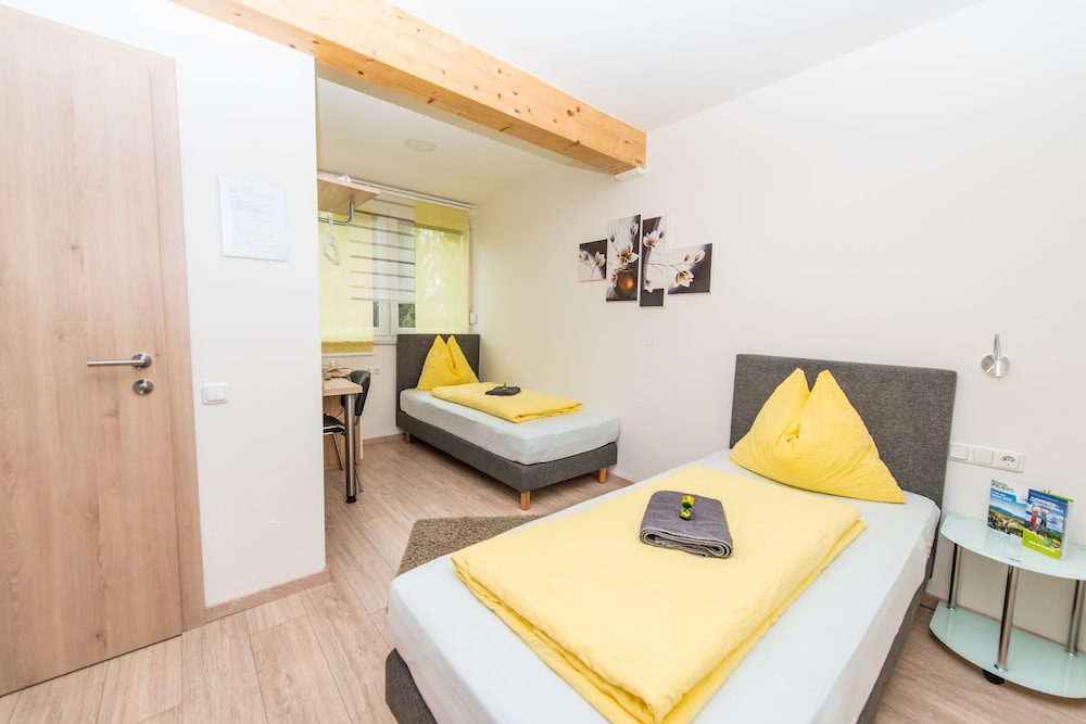 Standard Twin Room, 2 Twin Beds photo 3