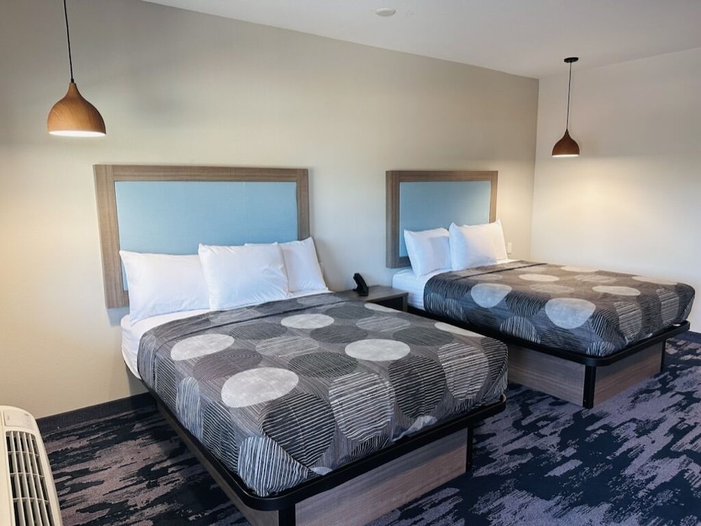 Basic Room, 2 Queen Beds, Smoking photo 1