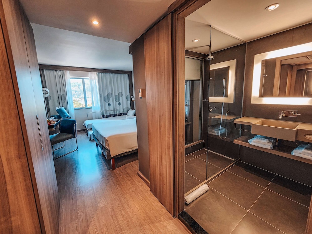 Superior Apartment, 1 Double Bed with Sofa bed, City View thumbnail 6