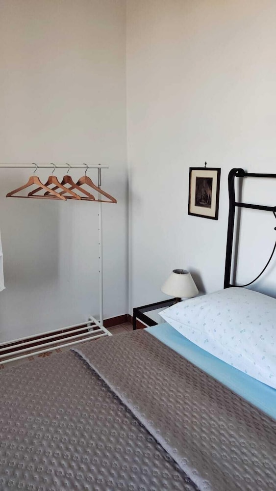 Basic Double or Twin Room, Mountain View photo 2