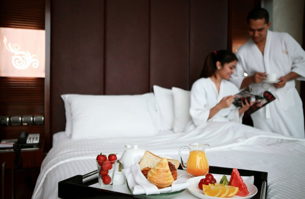 Deluxe Room, 1 Queen Bed, Smoking photo 3