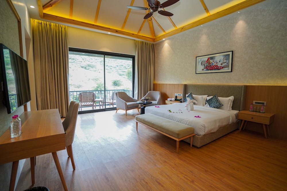 Cottage Room with Balcony - Photo 3