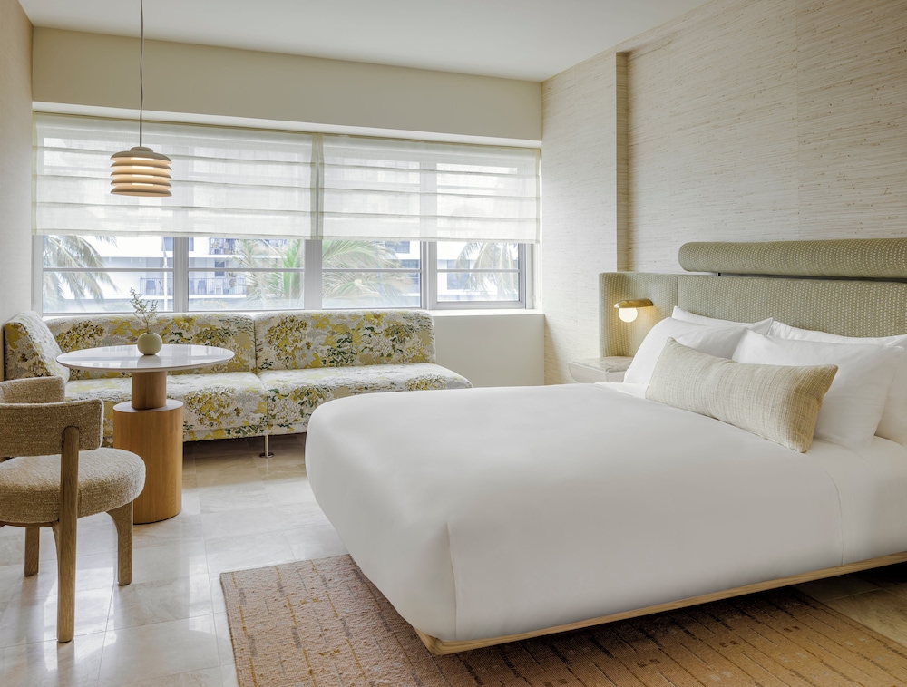 Junior Suite, 1 King Bed, City View - Photo 1