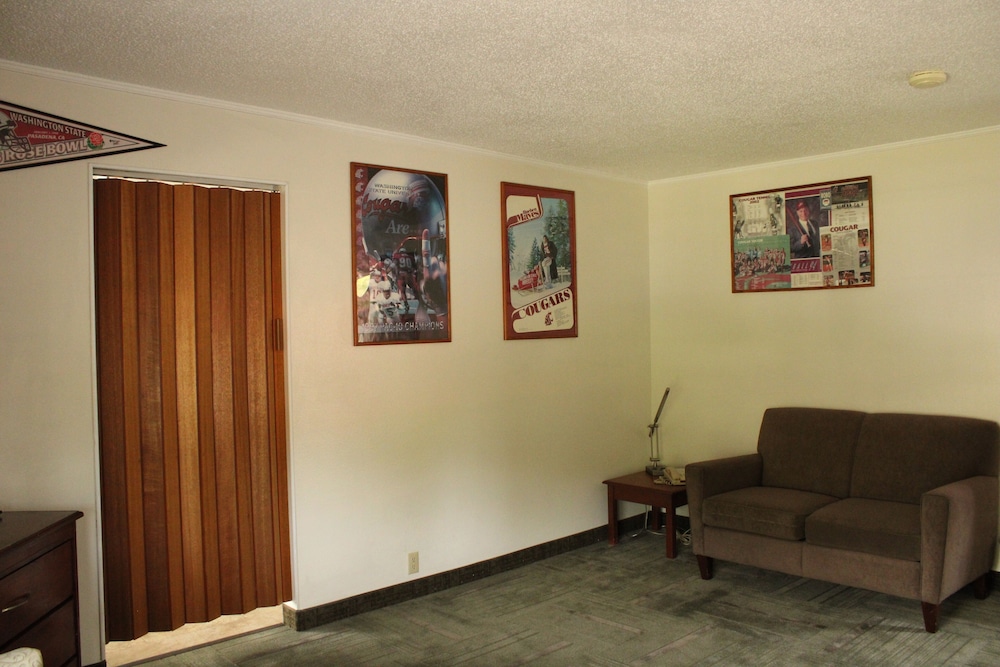 Standard Room, 1 Queen Bed (Newly remodeled bathrooms) photo 2