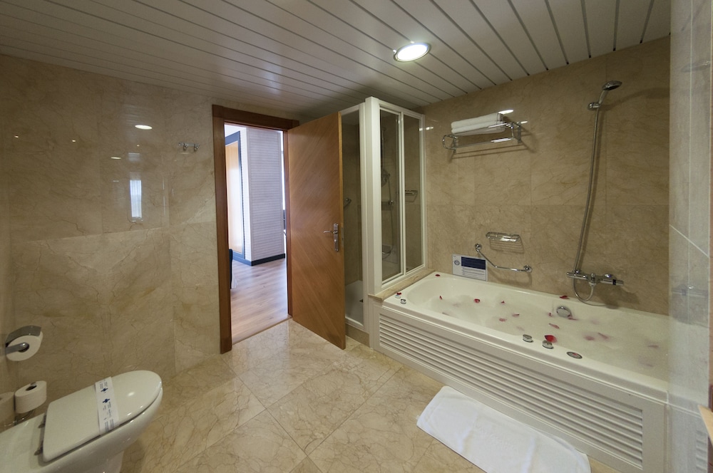 Premium Suite, Hot Tub, Garden View - Photo 7