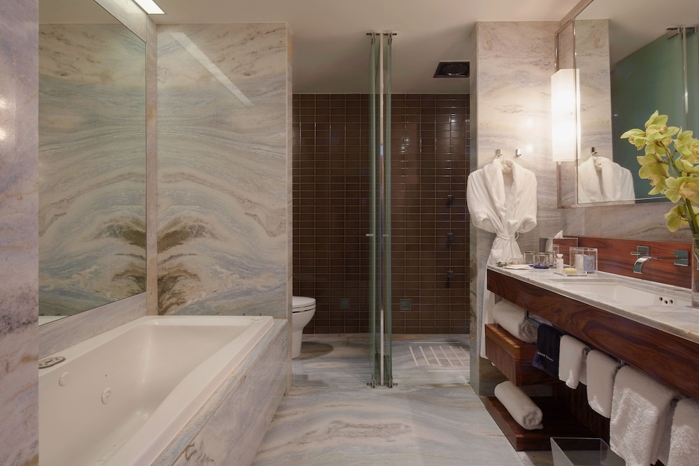 Deluxe Room, 2 Queen Beds - Photo 4