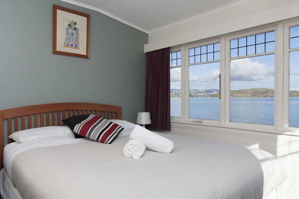 Seafront Queen Room (Shared Bathroom) photo 2