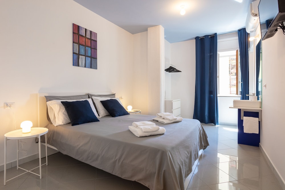 Room, City View (Room 05)