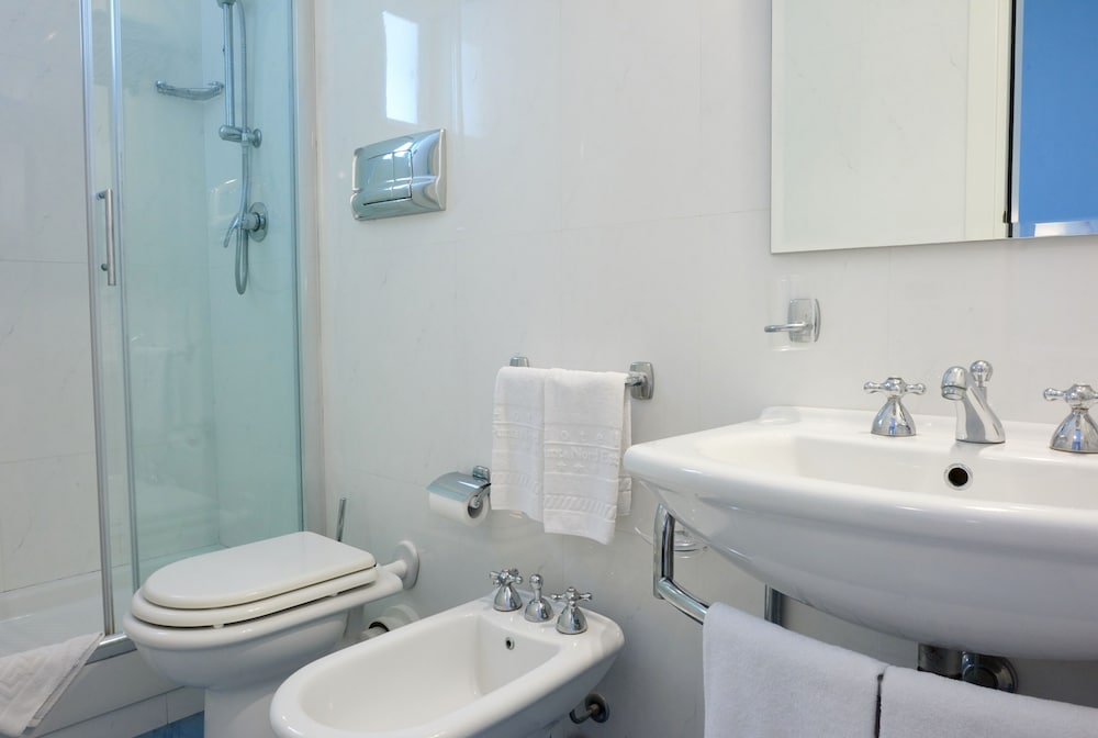 Double Room Single Use - Photo 9