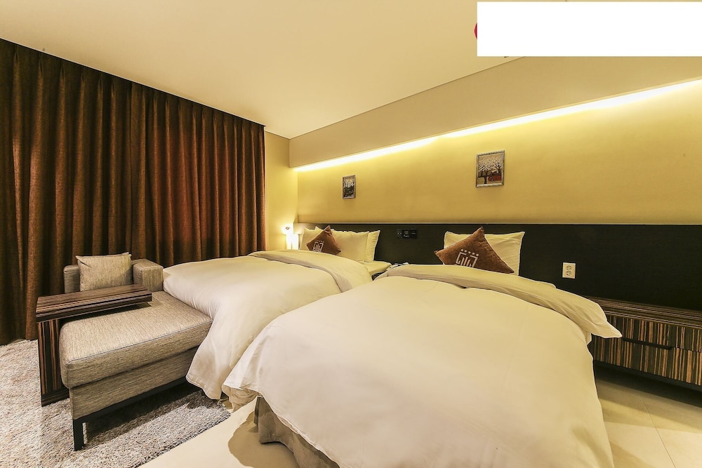 Premium Twin Room photo 1
