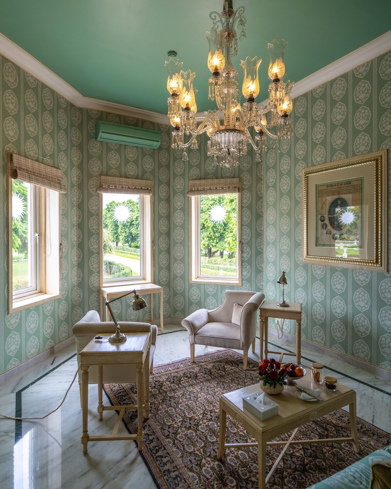 Queen Elizabeth II Suite Queen Elizabeth II Suite