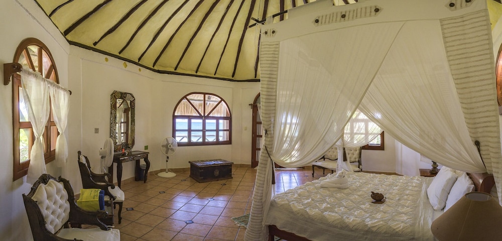 Hechizo de Luna Master Suite AC Room from 9pm to 8am