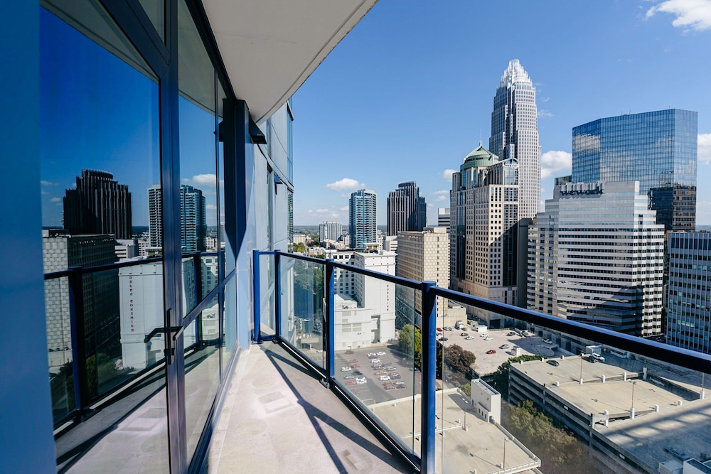 1 Bedroom Apartment in Uptown Charlotte, 사진 2