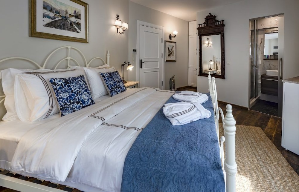 Deluxe Double Room (Bay Window) photo 3