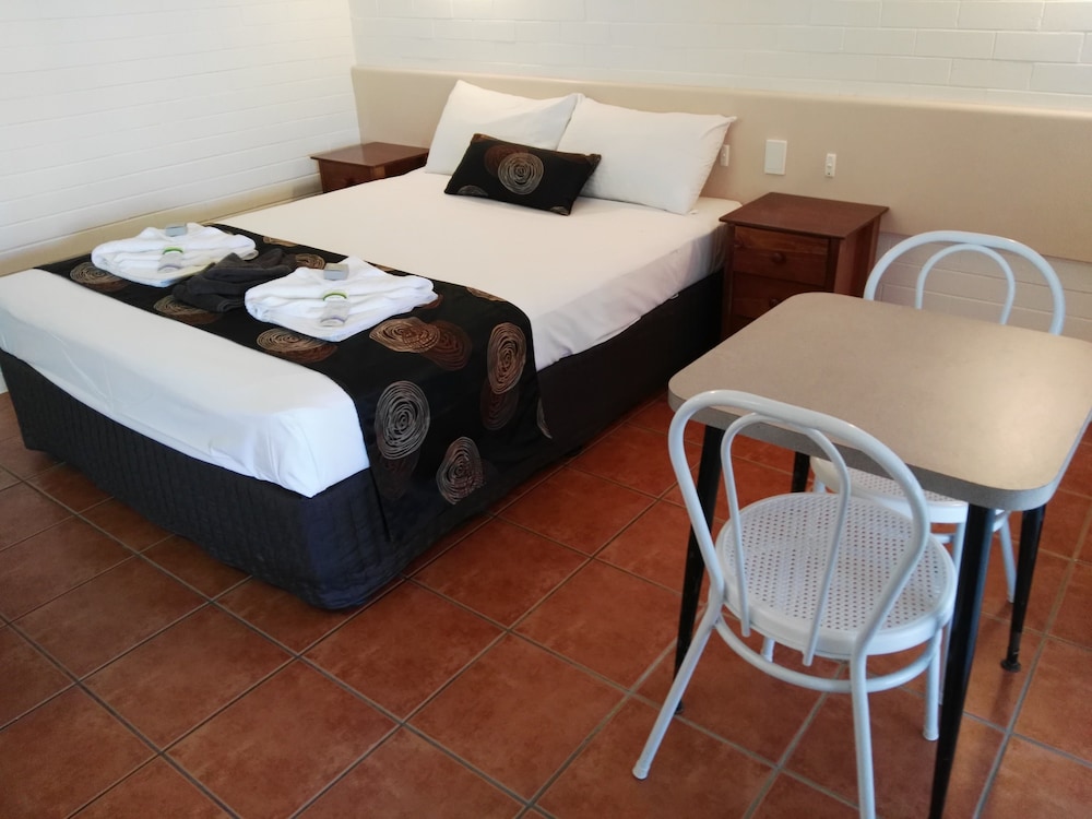 Standard Room, 1 Queen Bed photo 2