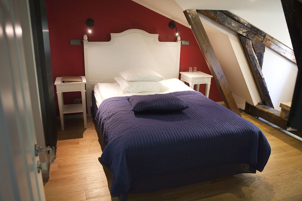 Economy Double Room (Width: 140 cm / 55 inches) - Photo 3