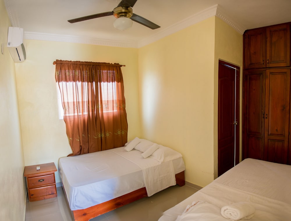 Beautiful 1 Bedroom apartment With Balcony City Views