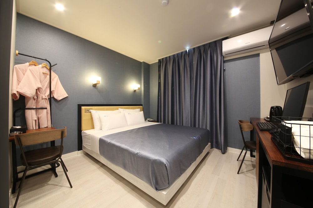 Standard Room - Photo 1