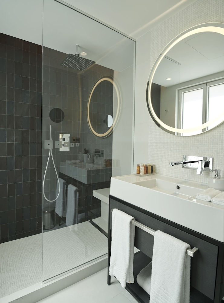 Luxury Suite photo 3