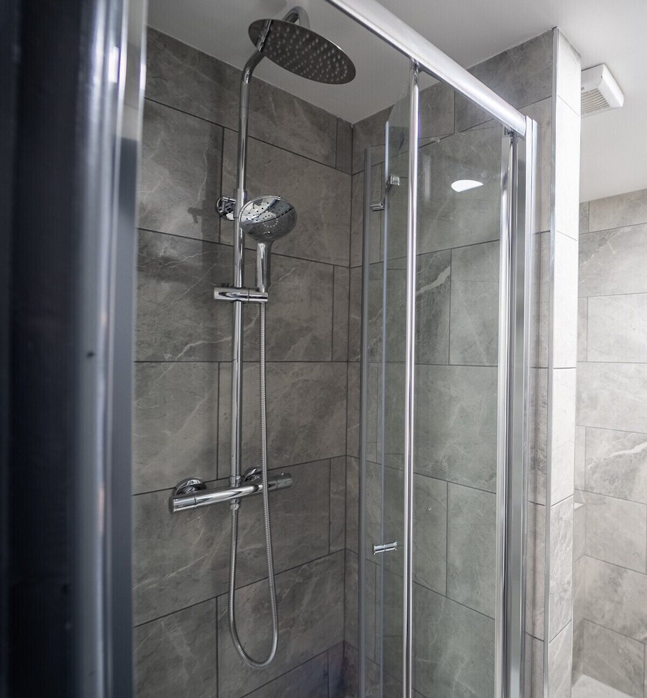 Standard Studio, Ensuite (Studio 1) - Photo 9