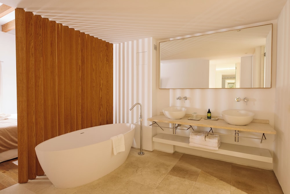 Premium Suite - Photo 4