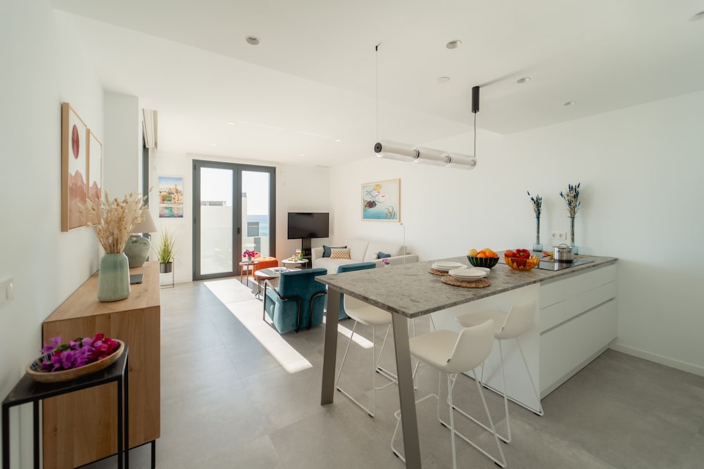 Penthouse, 2 Bedrooms, Sea View photo 3