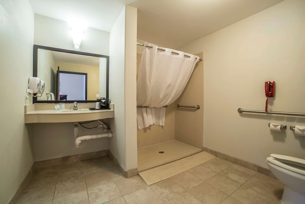 Standard Room, 1 King Bed, Non Smoking - Photo 4
