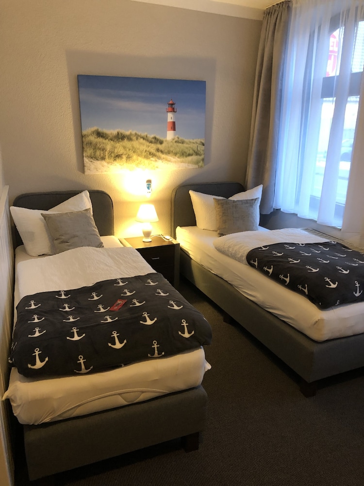 Economy Twin Room - Photo 1