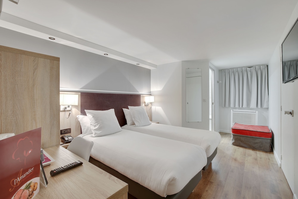 Standard Twin Room - Photo 2